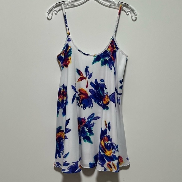 Show Me Your Mumu Bella Flirty fun Petal Paint spaghetti straps
flowy tank Dress - Picture 12 of 13